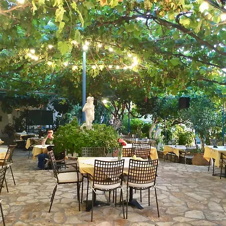 Sebastian's - Garden Sea View Апартаменты *
